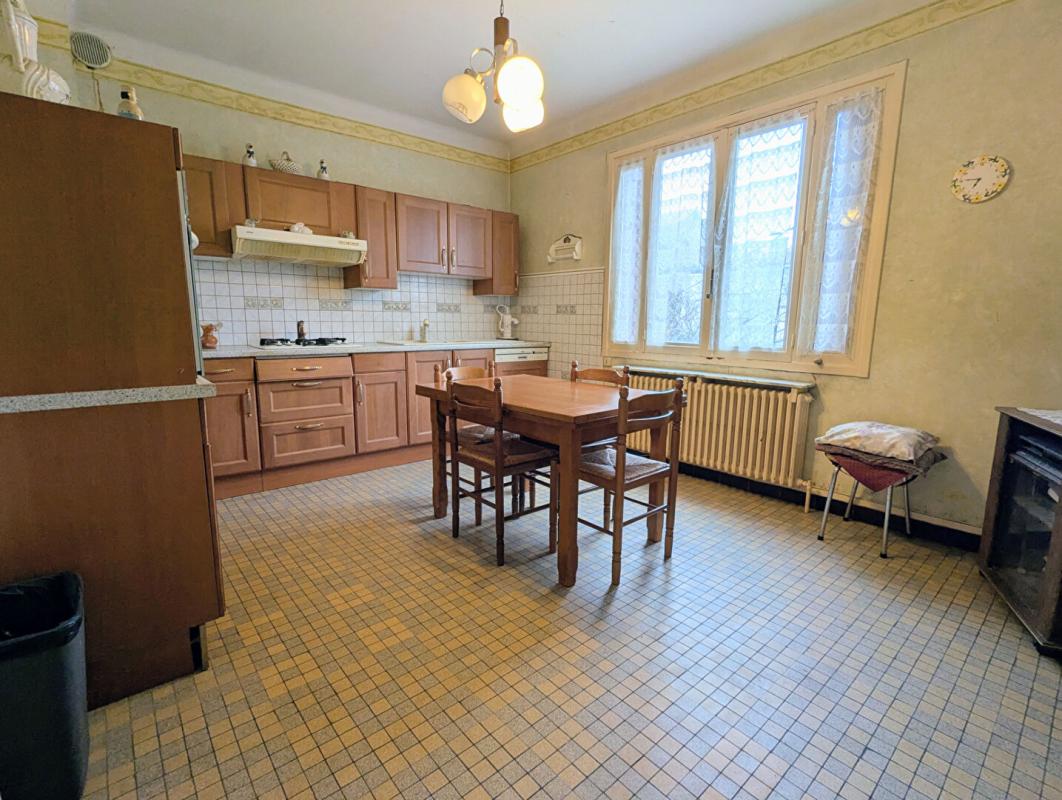 VENISSIEUX Appartement Venissieux 3 pièce(s) 76 m2 avec jardin + grand garage 3