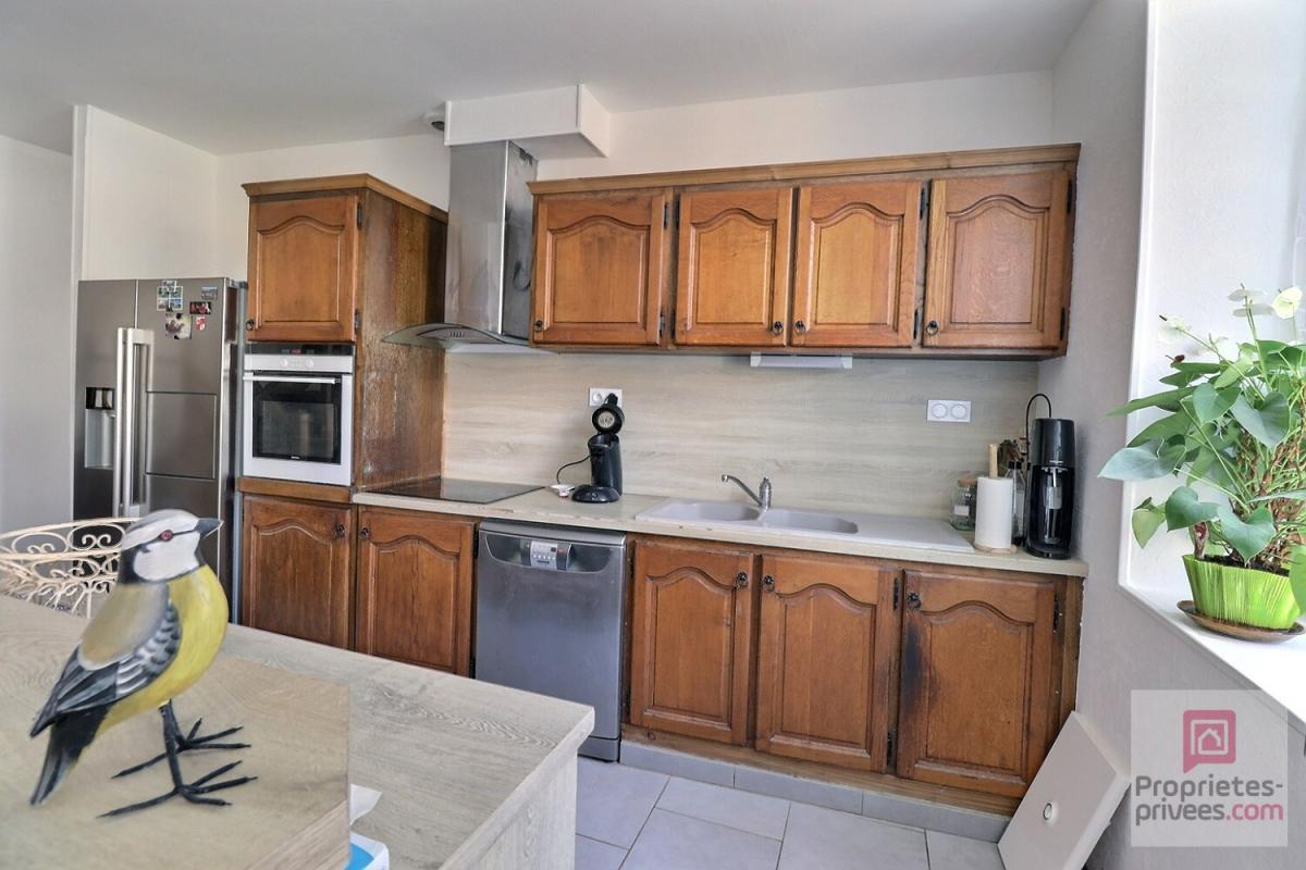 BRIZAMBOURG Deux Maisons 7 pièces dont 1 entièrement rénovée avec garage, dépendances + une autre maison attenante à rénover totalement 5