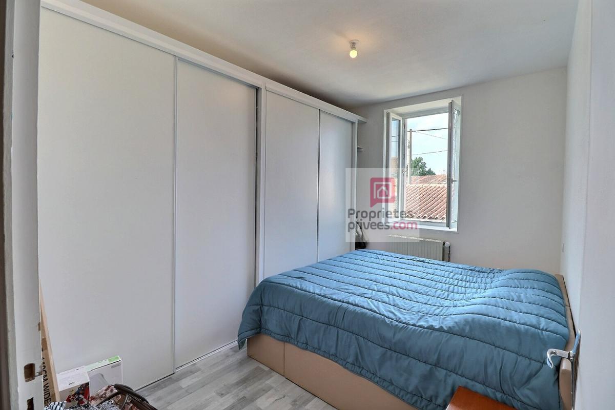 BRIZAMBOURG Deux Maisons 7 pièces dont 1 entièrement rénovée avec garage, dépendances + une autre maison attenante à rénover totalement 7