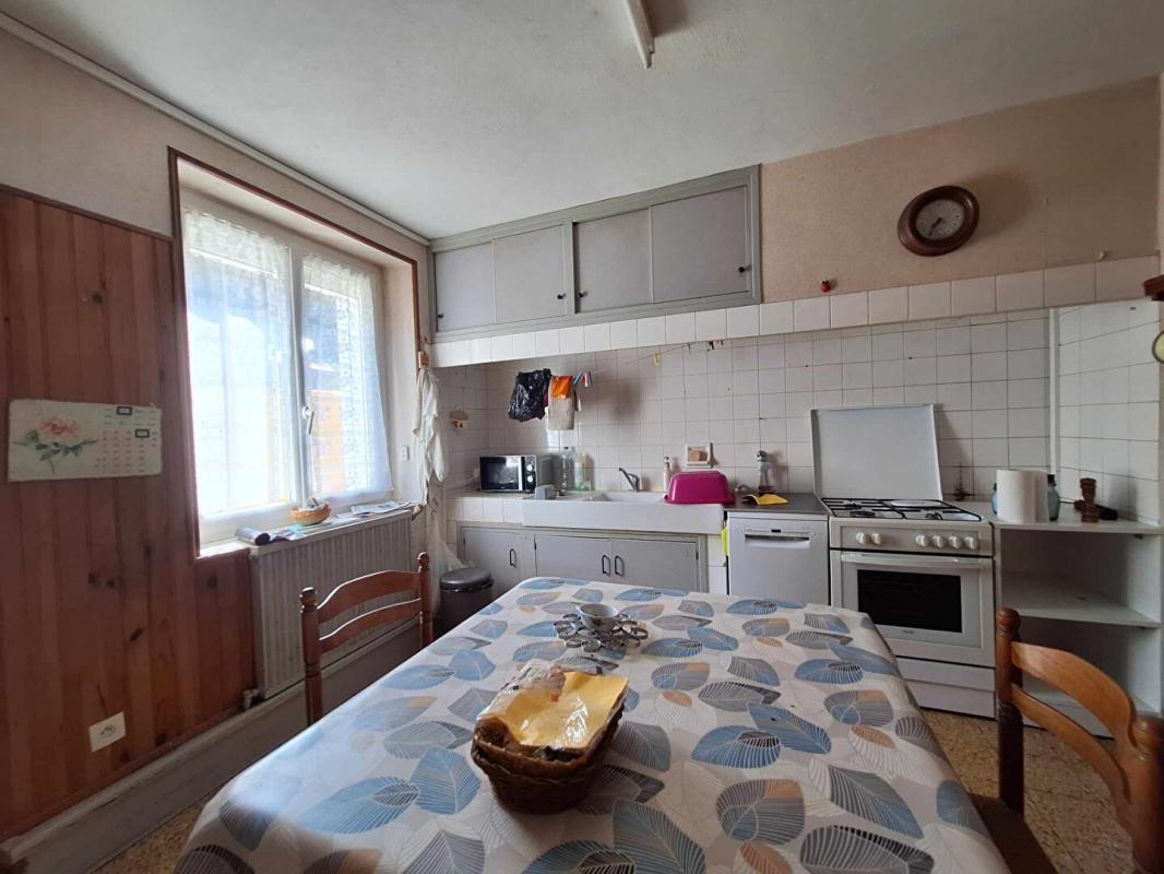 CUXAC-CABARDES Maison rénovée montagne noire très proche Lac de Laprade avec jardin et garage 8