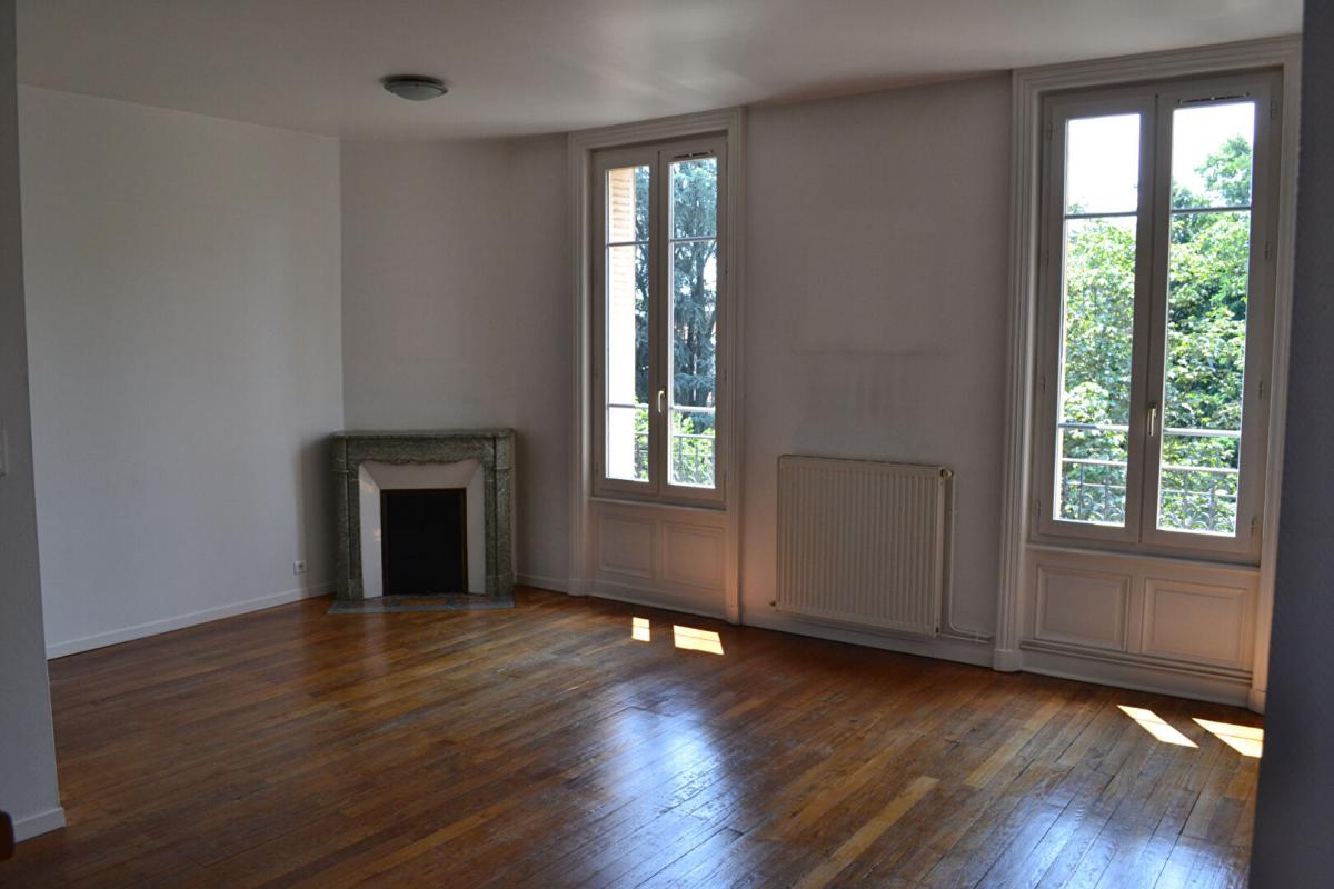 ROANNE ROANNE  -  APPARTEMENT T4  Hausmmanien 1