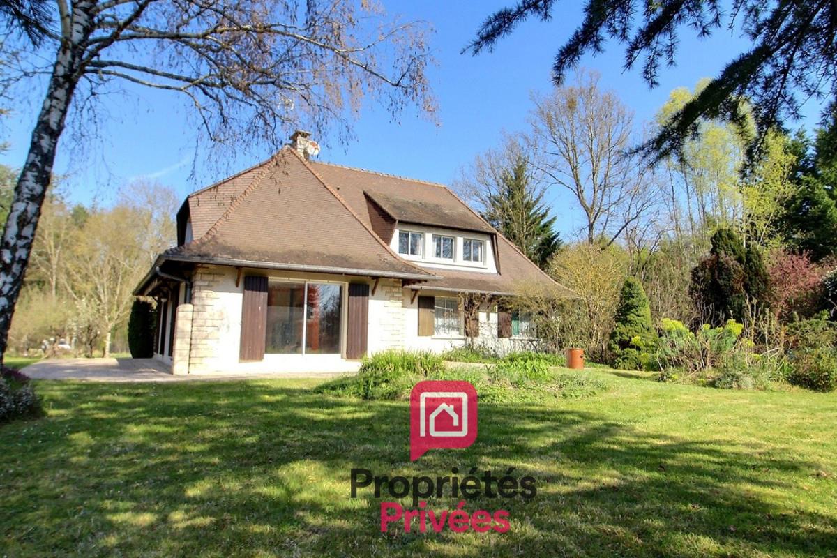 VIMORY 1h15 de PARIS Accès rapide Autoroute A77 et 5 mn de tous commerces - SPACIEUSE MAISON d'environ 200 m2, SOUS-SOL, GARAGE INDEPENDANT, TERRAIN ARBORÉ 6500 m2 ENV; 10