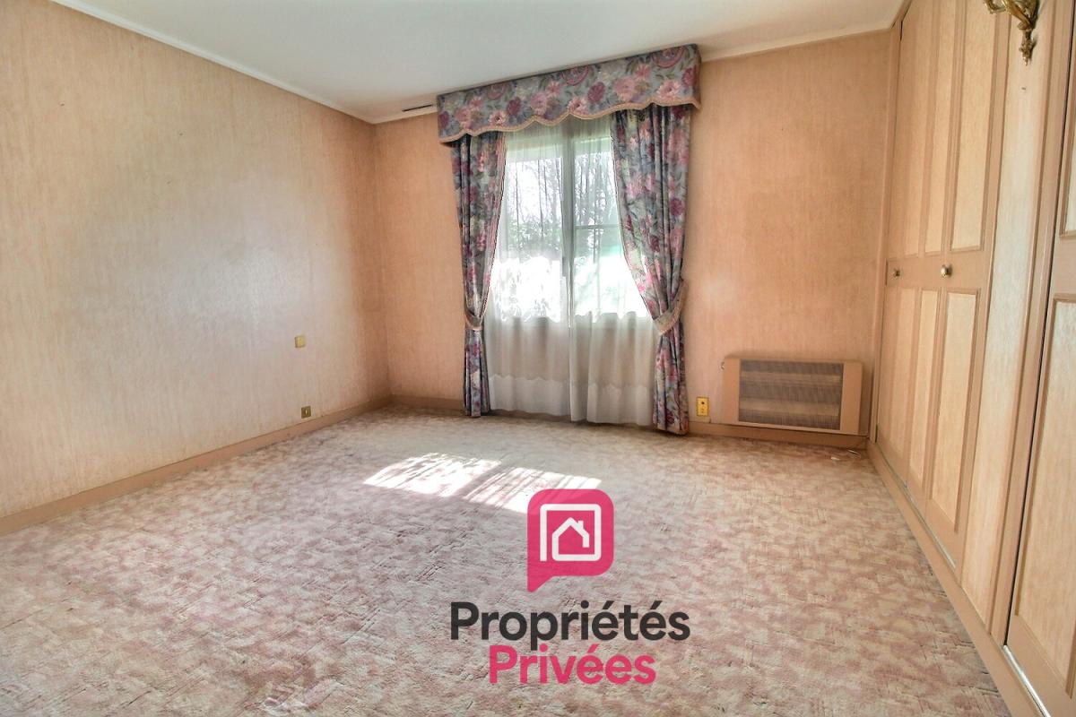 VIMORY 1h15 de PARIS Accès rapide Autoroute A77 et 5 mn de tous commerces - SPACIEUSE MAISON d'environ 200 m2, SOUS-SOL, GARAGE INDEPENDANT, TERRAIN ARBORÉ 6500 m2 ENV; 12