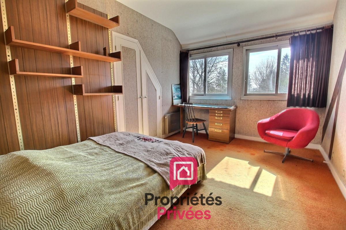 VIMORY 1h15 de PARIS Accès rapide Autoroute A77 et 5 mn de tous commerces - SPACIEUSE MAISON d'environ 200 m2, SOUS-SOL, GARAGE INDEPENDANT, TERRAIN ARBORÉ 6500 m2 ENV; 16