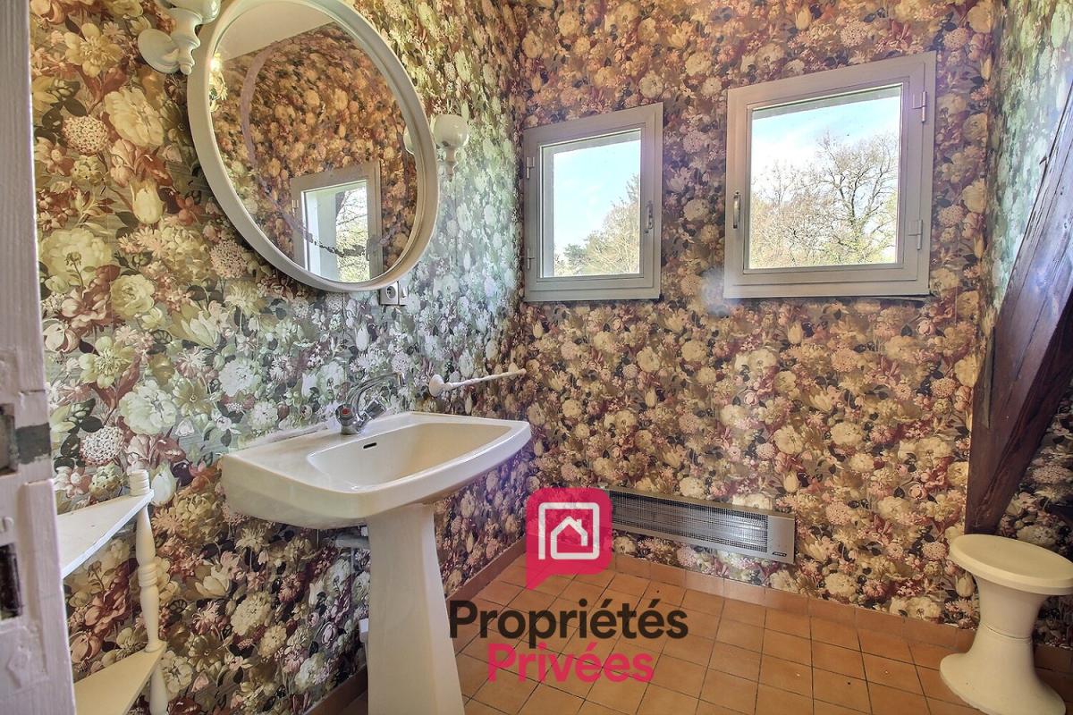 VIMORY 1h15 de PARIS Accès rapide Autoroute A77 et 5 mn de tous commerces - SPACIEUSE MAISON d'environ 200 m2, SOUS-SOL, GARAGE INDEPENDANT, TERRAIN ARBORÉ 6500 m2 ENV; 17