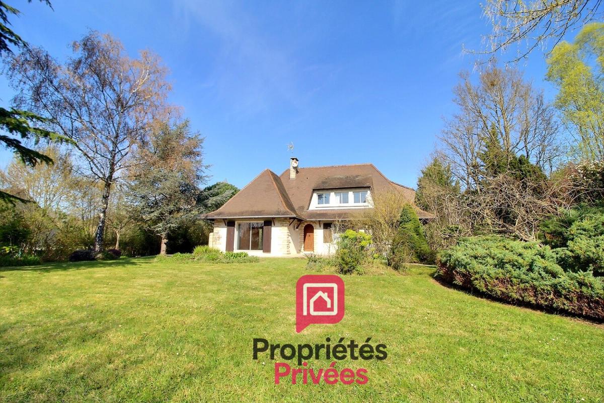 VIMORY 1h15 de PARIS Accès rapide Autoroute A77 et 5 mn de tous commerces - SPACIEUSE MAISON d'environ 200 m2, SOUS-SOL, GARAGE INDEPENDANT, TERRAIN ARBORÉ 6500 m2 ENV; 2