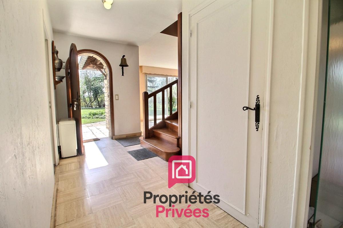 VIMORY 1h15 de PARIS Accès rapide Autoroute A77 et 5 mn de tous commerces - SPACIEUSE MAISON d'environ 200 m2, SOUS-SOL, GARAGE INDEPENDANT, TERRAIN ARBORÉ 6500 m2 ENV; 3