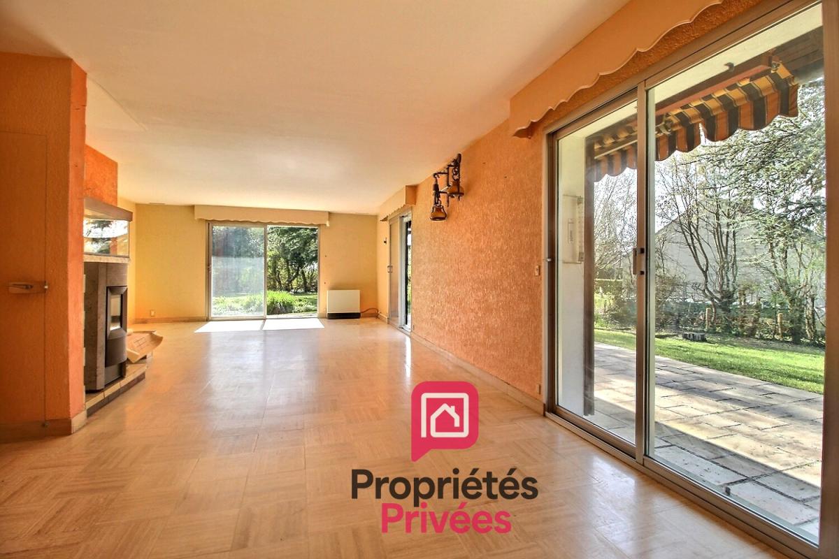 VIMORY 1h15 de PARIS Accès rapide Autoroute A77 et 5 mn de tous commerces - SPACIEUSE MAISON d'environ 200 m2, SOUS-SOL, GARAGE INDEPENDANT, TERRAIN ARBORÉ 6500 m2 ENV; 5