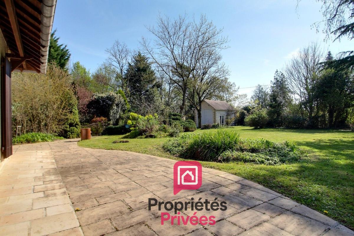 VIMORY 1h15 de PARIS Accès rapide Autoroute A77 et 5 mn de tous commerces - SPACIEUSE MAISON d'environ 200 m2, SOUS-SOL, GARAGE INDEPENDANT, TERRAIN ARBORÉ 6500 m2 ENV; 6