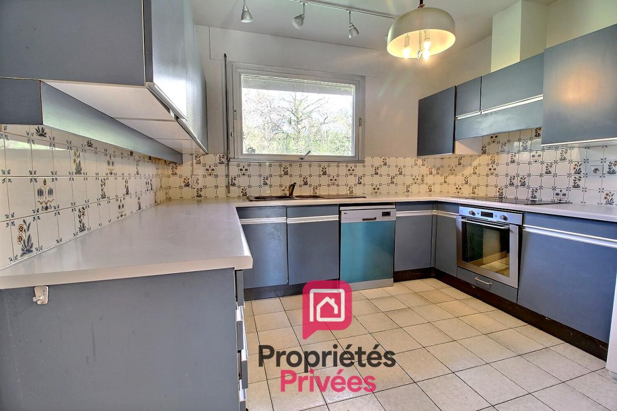 VIMORY 1h15 de PARIS Accès rapide Autoroute A77 et 5 mn de tous commerces - SPACIEUSE MAISON d'environ 200 m2, SOUS-SOL, GARAGE INDEPENDANT, TERRAIN ARBORÉ 6500 m2 ENV; 7