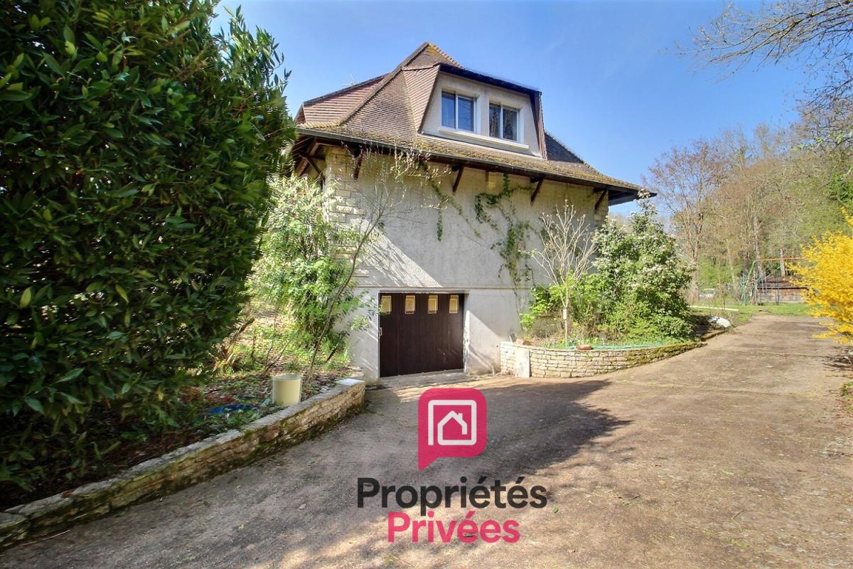 VIMORY 1h15 de PARIS Accès rapide Autoroute A77 et 5 mn de tous commerces - SPACIEUSE MAISON d'environ 200 m2, SOUS-SOL, GARAGE INDEPENDANT, TERRAIN ARBORÉ 6500 m2 ENV; 8