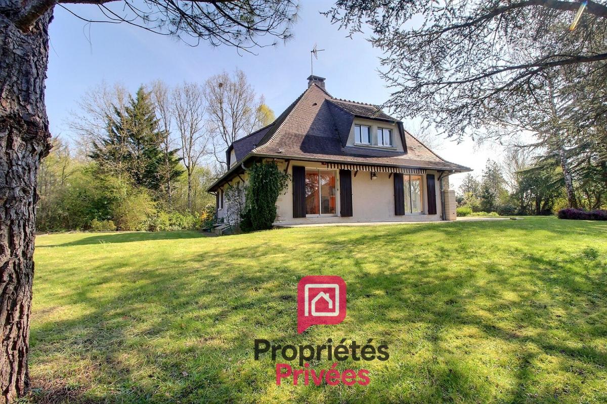 VIMORY 1h15 de PARIS Accès rapide Autoroute A77 et 5 mn de tous commerces - SPACIEUSE MAISON d'environ 200 m2, SOUS-SOL, GARAGE INDEPENDANT, TERRAIN ARBORÉ 6500 m2 ENV; 9