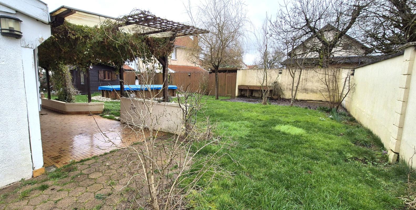 SAINT-DIZIER Belle Maison Individuelle en Pierre et de Caractère de 112 m² à Rafraîchir avec ses Cours, Terrasses, Piscine hors-sol chauffée, son Chalet de 12 m² et son Terrain clos et arboré de 506 m² 16