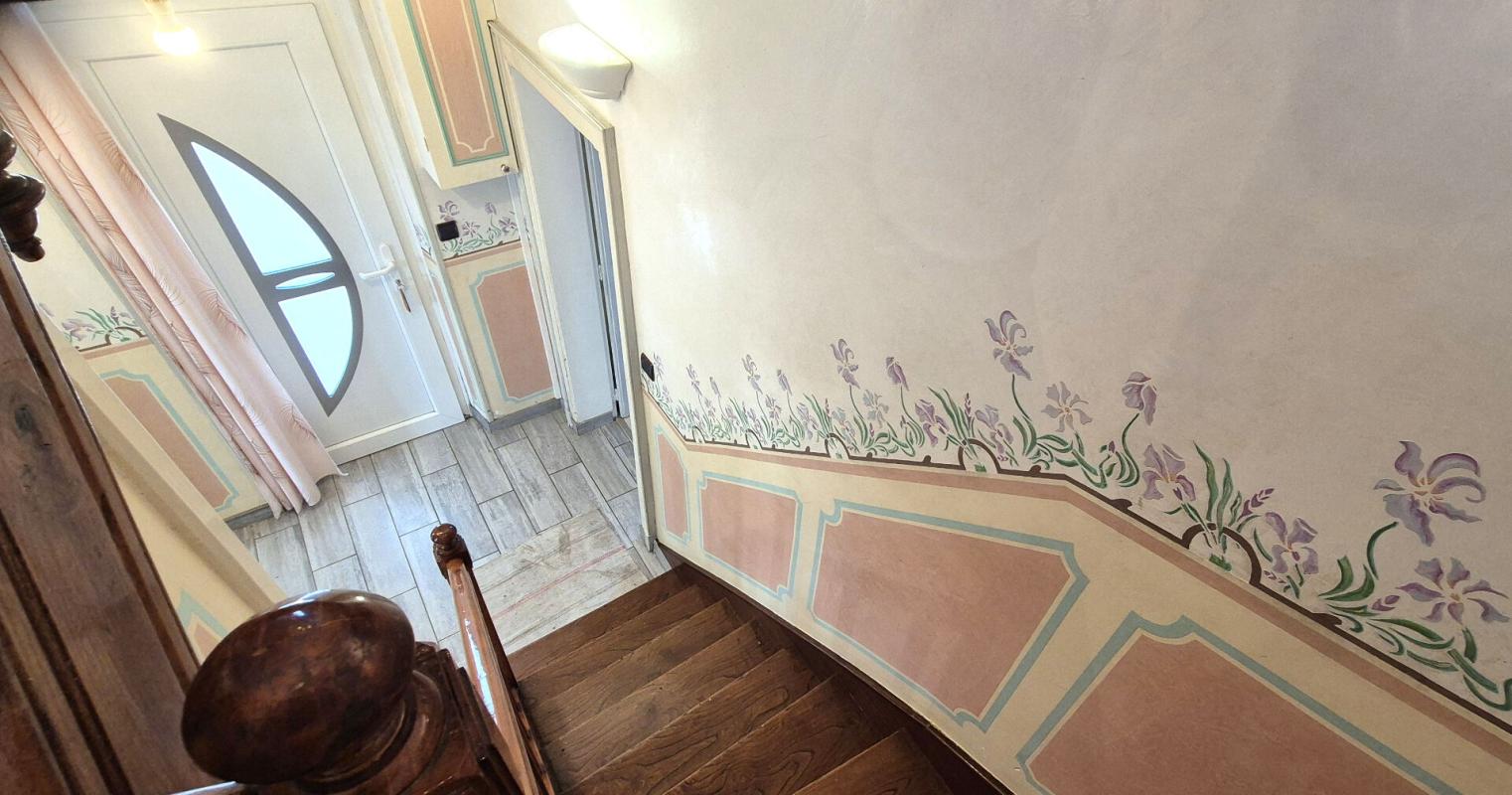 SAINT-DIZIER Belle Maison Individuelle en Pierre et de Caractère de 112 m² à Rafraîchir avec ses Cours, Terrasses, Piscine hors-sol chauffée, son Chalet de 12 m² et son Terrain clos et arboré de 506 m² 2