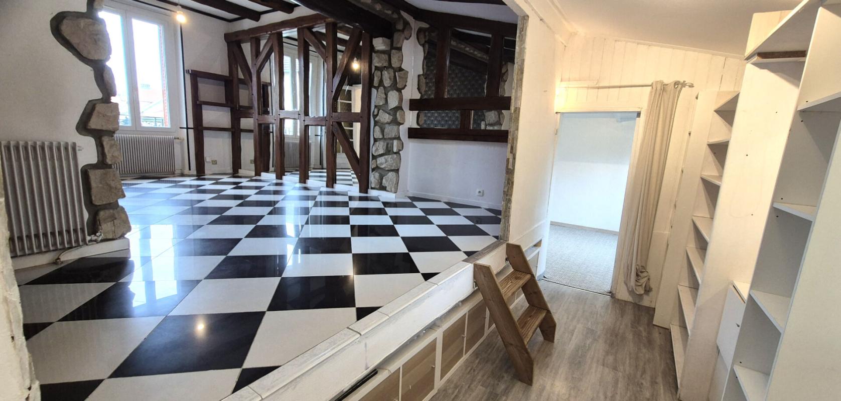 SAINT-DIZIER Belle Maison Individuelle en Pierre et de Caractère de 112 m² à Rafraîchir avec ses Cours, Terrasses, Piscine hors-sol chauffée, son Chalet de 12 m² et son Terrain clos et arboré de 506 m² 4