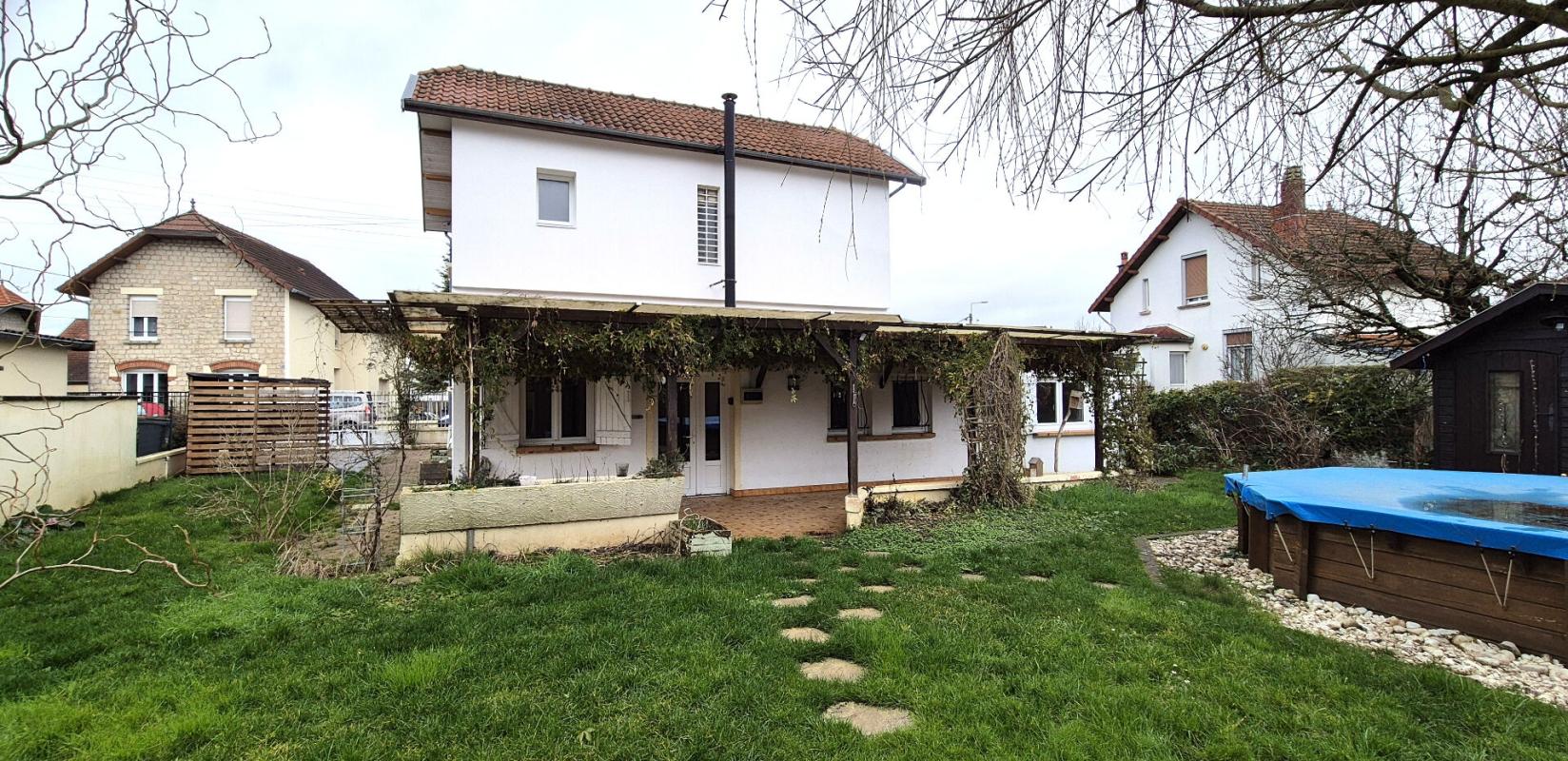 SAINT-DIZIER Belle Maison Individuelle en Pierre et de Caractère de 112 m² à Rafraîchir avec ses Cours, Terrasses, Piscine hors-sol chauffée, son Chalet de 12 m² et son Terrain clos et arboré de 506 m² 5