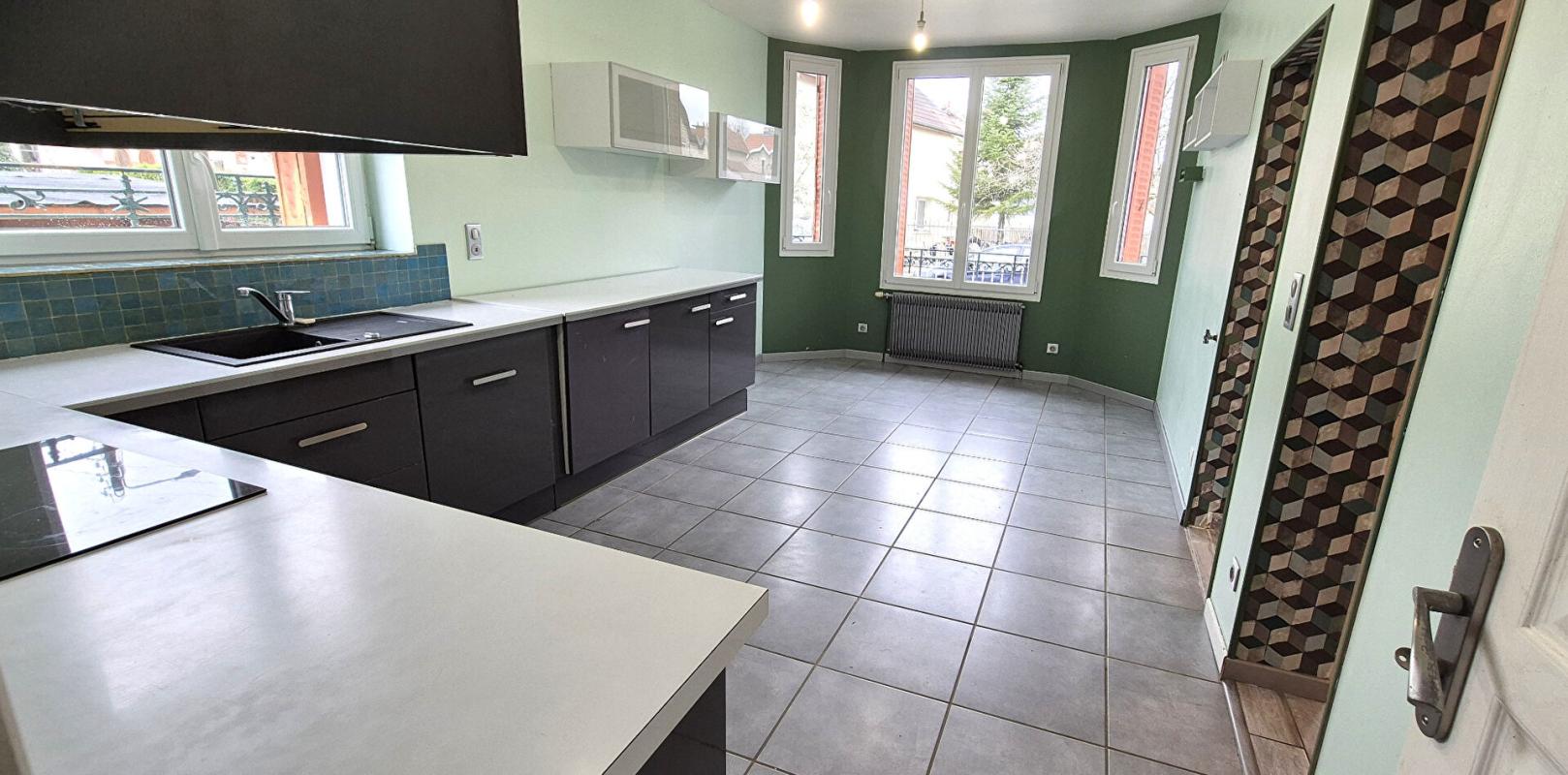 SAINT-DIZIER Belle Maison Individuelle en Pierre et de Caractère de 112 m² à Rafraîchir avec ses Cours, Terrasses, Piscine hors-sol chauffée, son Chalet de 12 m² et son Terrain clos et arboré de 506 m² 8