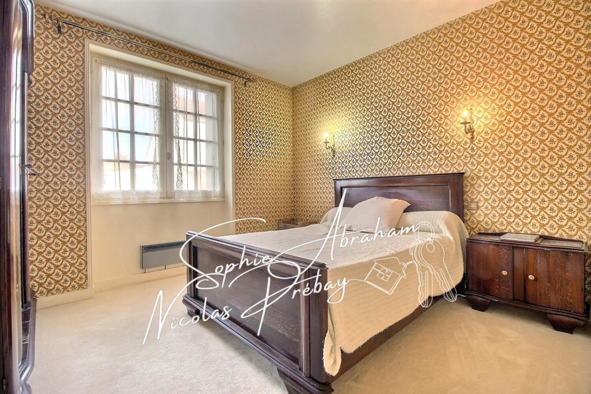 ANGERVILLE Maison d'Artisan sur sous-sol total avec jardin clos. Ecoles, gare SNCF sur place 11