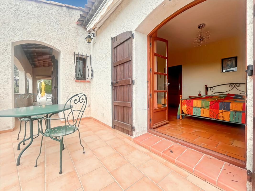 CARROS Nouvelle EXCLUSIVITE - VILLA DE CHARME AVEC PISCINE  - Terrain d'environ 2000 m2 - Calme absolu - proche Gattieres et Vence 13