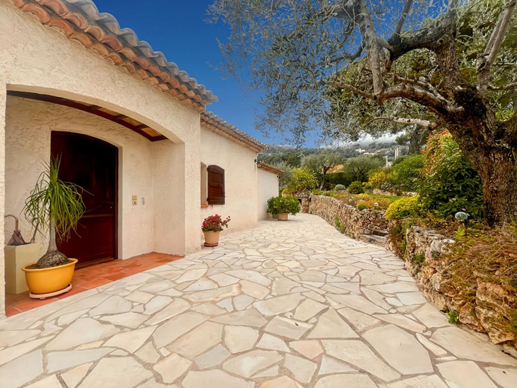 CARROS Nouvelle EXCLUSIVITE - VILLA DE CHARME AVEC PISCINE  - Terrain d'environ 2000 m2 - Calme absolu - proche Gattieres et Vence 3