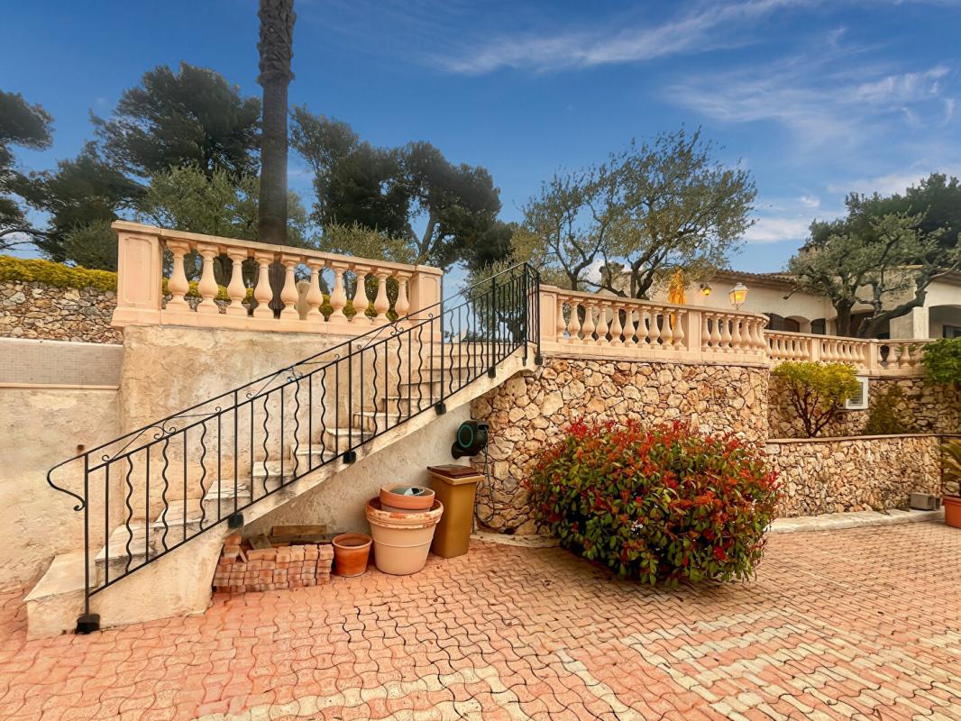 CARROS Nouvelle EXCLUSIVITE - VILLA DE CHARME AVEC PISCINE  - Terrain d'environ 2000 m2 - Calme absolu - proche Gattieres et Vence 4