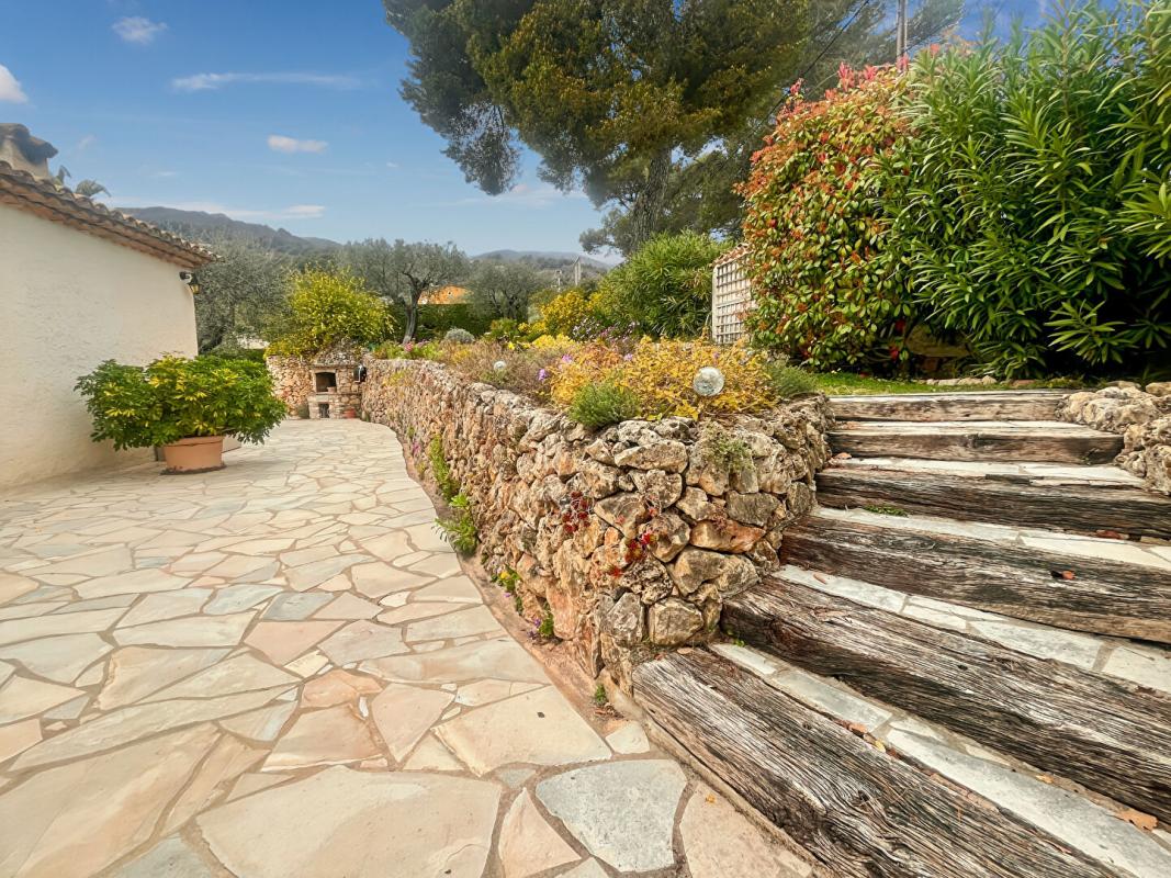 CARROS Nouvelle EXCLUSIVITE - VILLA DE CHARME AVEC PISCINE  - Terrain d'environ 2000 m2 - Calme absolu - proche Gattieres et Vence 5