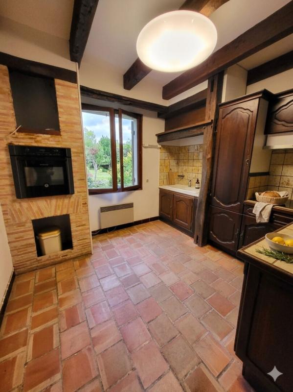 NOTRE-DAME-DE-SANILHAC Maison 8 pièces 180 m2, parc de 8700 M2 avec dépendances 7