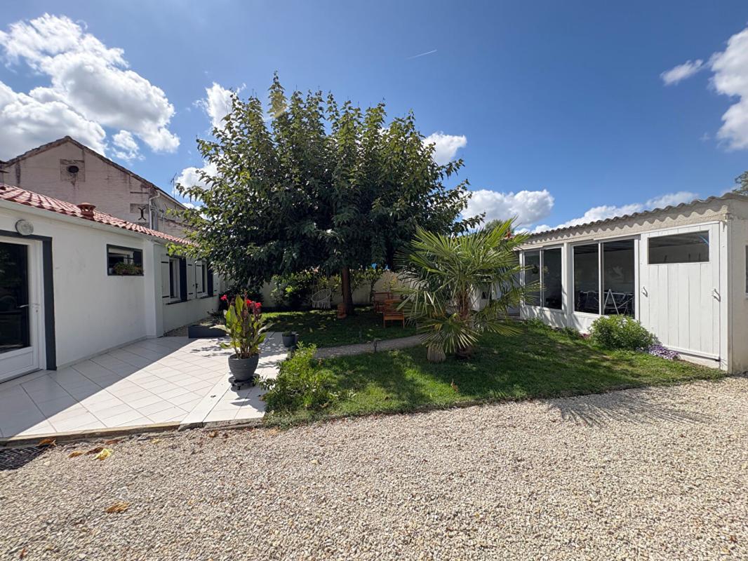 SAINTES EXCLUSIVITE Maison de plain pied 98 m2 3 chambres dans le centre de CHERAC 17610 13