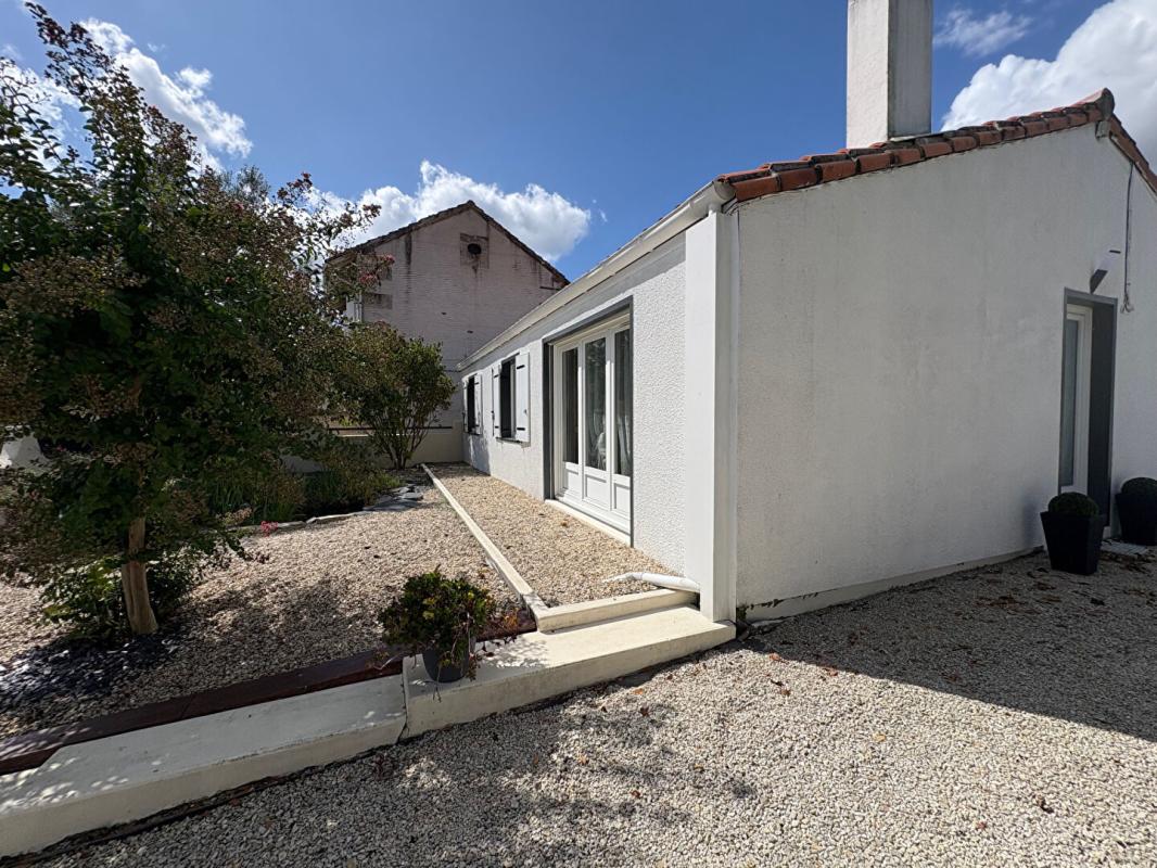 SAINTES EXCLUSIVITE Maison de plain pied 98 m2 3 chambres dans le centre de CHERAC 17610 14