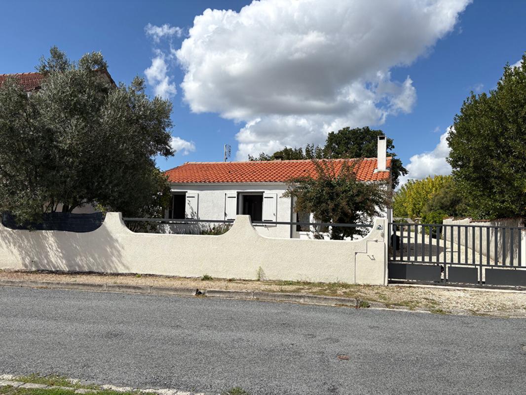 SAINTES EXCLUSIVITE Maison de plain pied 98 m2 3 chambres dans le centre de CHERAC 17610 16