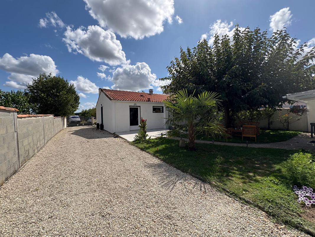 SAINTES EXCLUSIVITE Maison de plain pied 98 m2 3 chambres dans le centre de CHERAC 17610 17