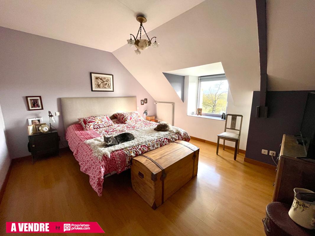 CARENTOIR Maison en pierre rénovée de 160m2 12