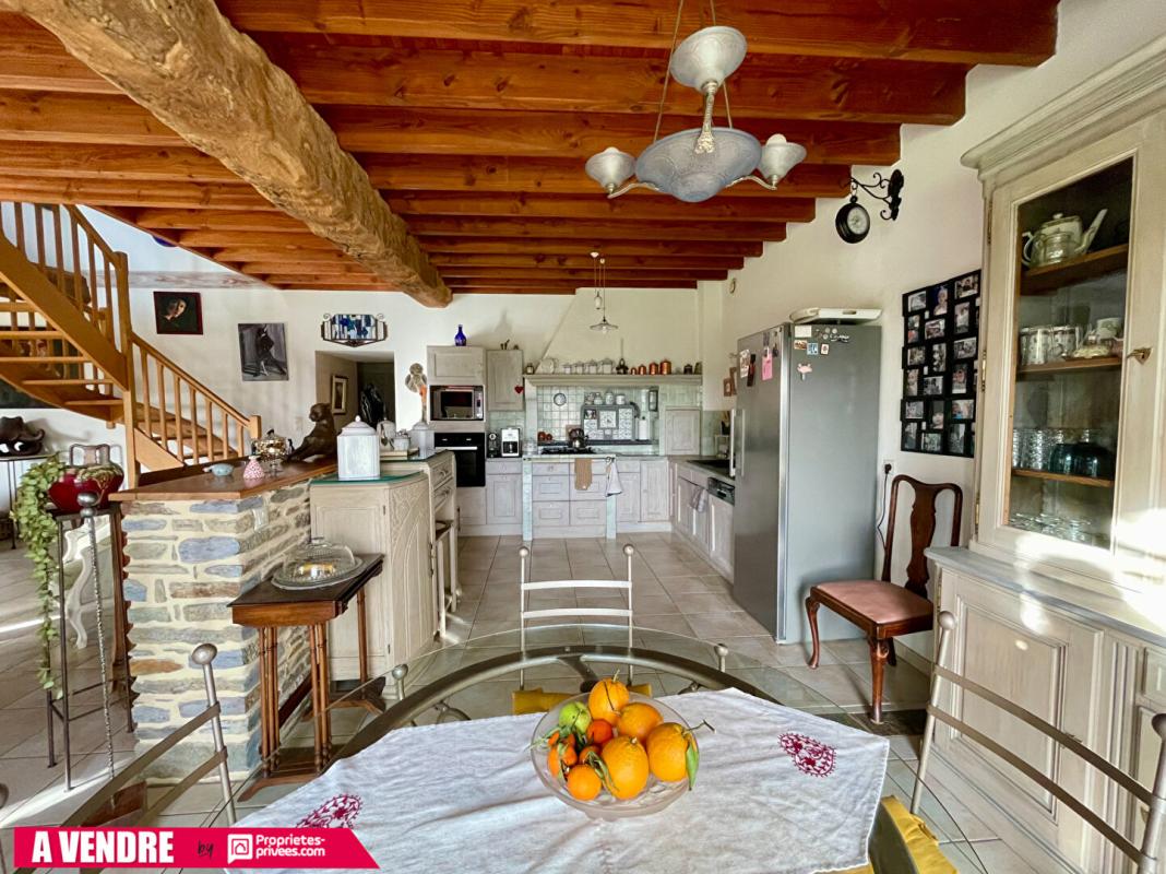 CARENTOIR Maison en pierre rénovée de 160m2 3