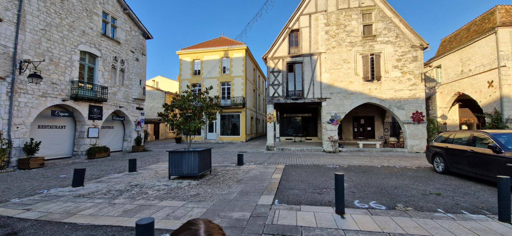 EYMET Maison en pierre centre ville d'Eymet 16