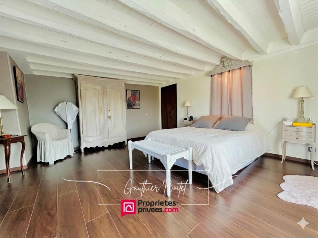 COULOMMIERS Longère proche Coulommiers 9 pièce(s) 250 m2 10