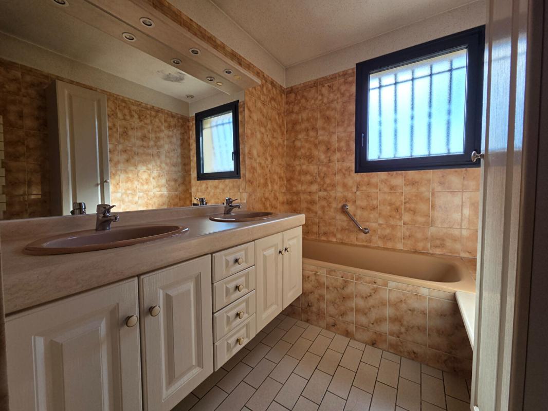 ANGERVILLE ANGERVILLE 8