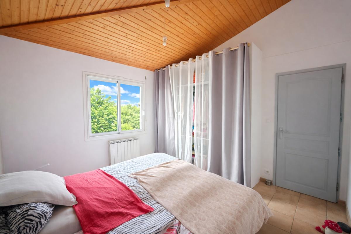 SALLES Maison 140m2 (dont véranda: 6m² et Studio 25m²) + garage et carport sur 1550m2 de terrain 10