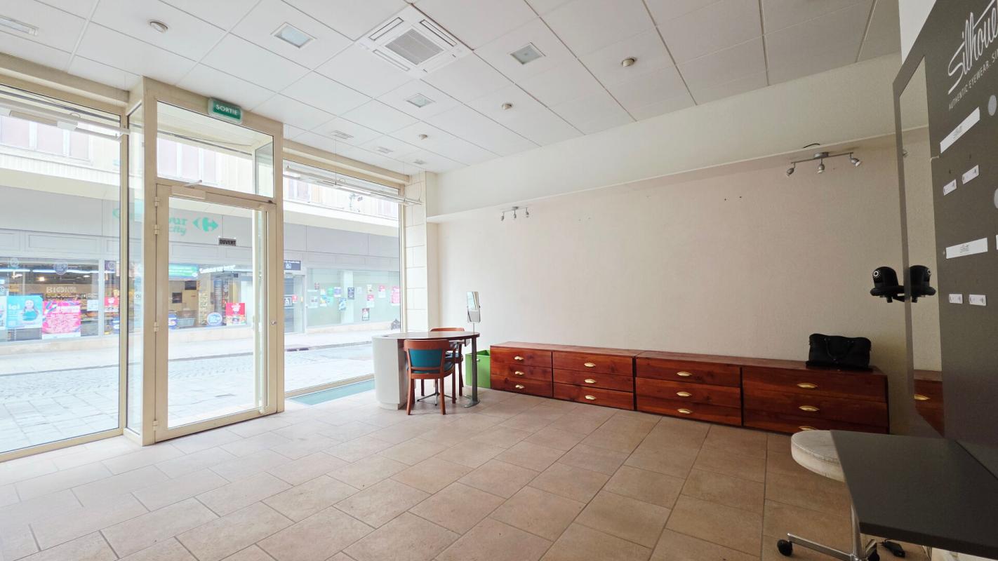 BOURGES BOURGES CENTRE MURS COMMERCIAUX 57M² 1