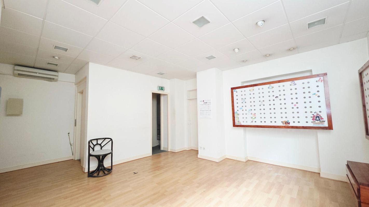 BOURGES BOURGES CENTRE MURS COMMERCIAUX 57M² 7