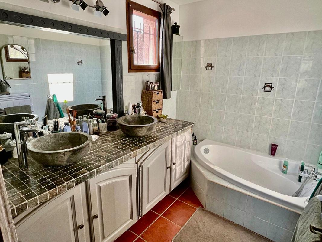 SAINT-MAXIMIN-LA-SAINTE-BAUME Maison avec piscine Saint Maximin La Sainte Baume 6 pièce(s) 133 m2 6