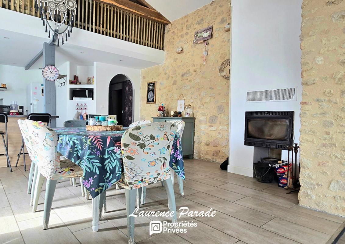 VILLEFRANCHE-DE-LONCHAT Maison en pierre à vendre avec garage et grand terrain 3