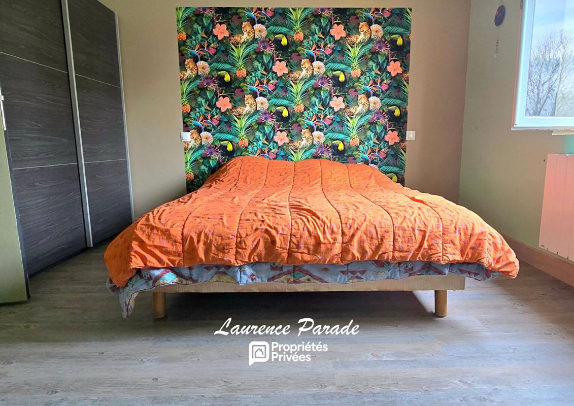 VILLEFRANCHE-DE-LONCHAT Maison en pierre à vendre avec garage et grand terrain 9