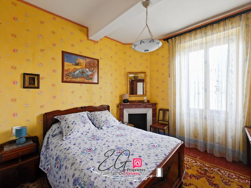 CAUNES-MINERVOIS Maison de caractère 1900, carreaux de ciment, tomettes, cheminées en marbre, cour et garage : Caunes-Minervois 10