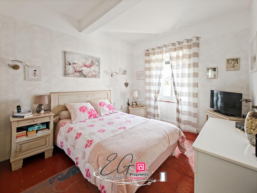 CAUNES-MINERVOIS Maison de caractère 1900, carreaux de ciment, tomettes, cheminées en marbre, cour et garage : Caunes-Minervois 11