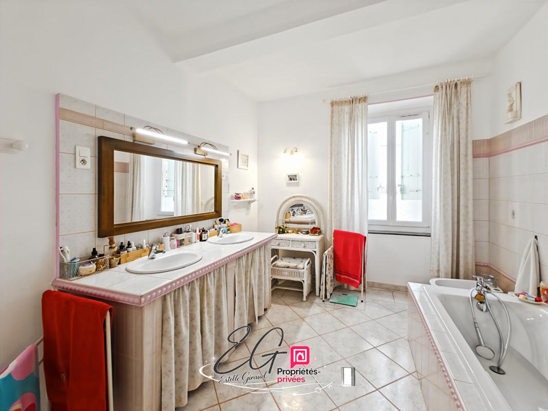 CAUNES-MINERVOIS Maison de caractère 1900, carreaux de ciment, tomettes, cheminées en marbre, cour et garage : Caunes-Minervois 12