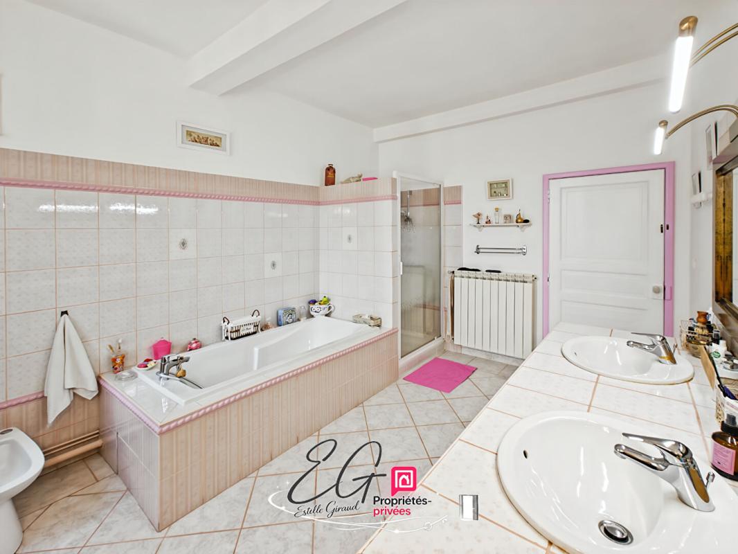 CAUNES-MINERVOIS Maison de caractère 1900, carreaux de ciment, tomettes, cheminées en marbre, cour et garage : Caunes-Minervois 13