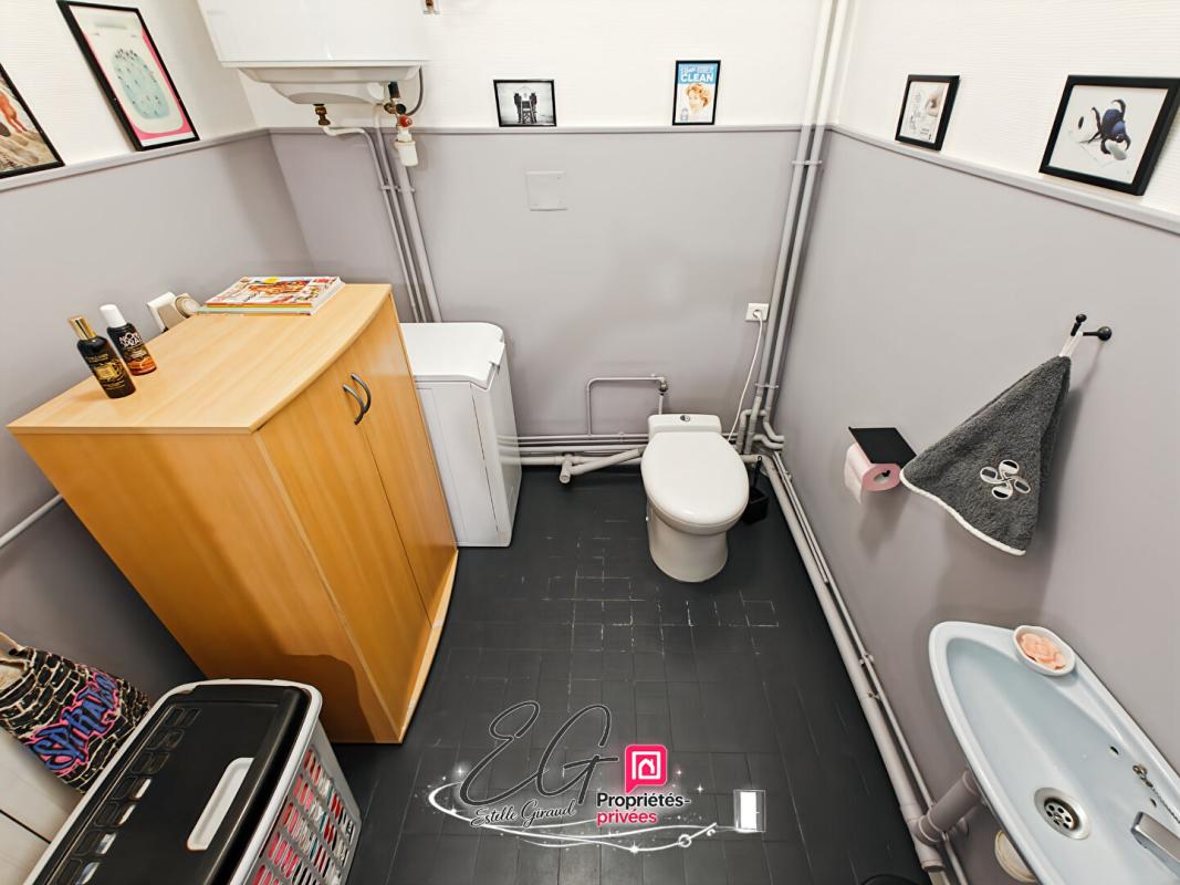 CAUNES-MINERVOIS Maison de caractère 1900, carreaux de ciment, tomettes, cheminées en marbre, cour et garage : Caunes-Minervois 14