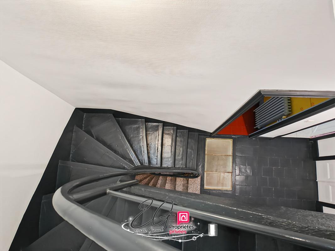 CAUNES-MINERVOIS Maison de caractère 1900, carreaux de ciment, tomettes, cheminées en marbre, cour et garage : Caunes-Minervois 16