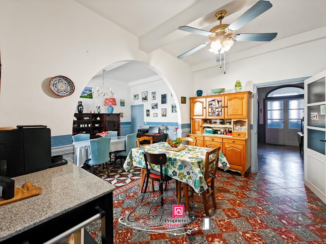 CAUNES-MINERVOIS Maison de caractère 1900, carreaux de ciment, tomettes, cheminées en marbre, cour et garage : Caunes-Minervois 4