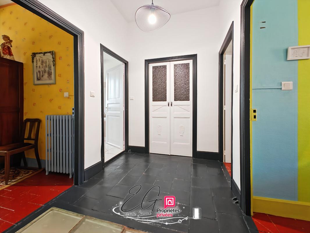 CAUNES-MINERVOIS Maison de caractère 1900, carreaux de ciment, tomettes, cheminées en marbre, cour et garage : Caunes-Minervois 9